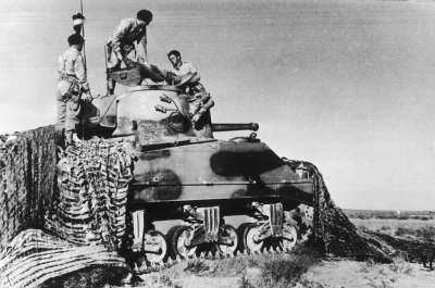 Maskowanie na pustyni czołgu M4 Sherman