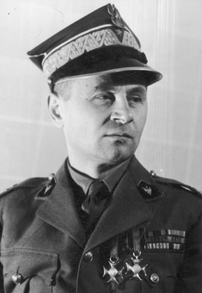 Gen. Bronisław Duch, commander of the 3rd Carpathian Infantry Division. III and IV Class Virtuti Militari Crosses visible on his chest.